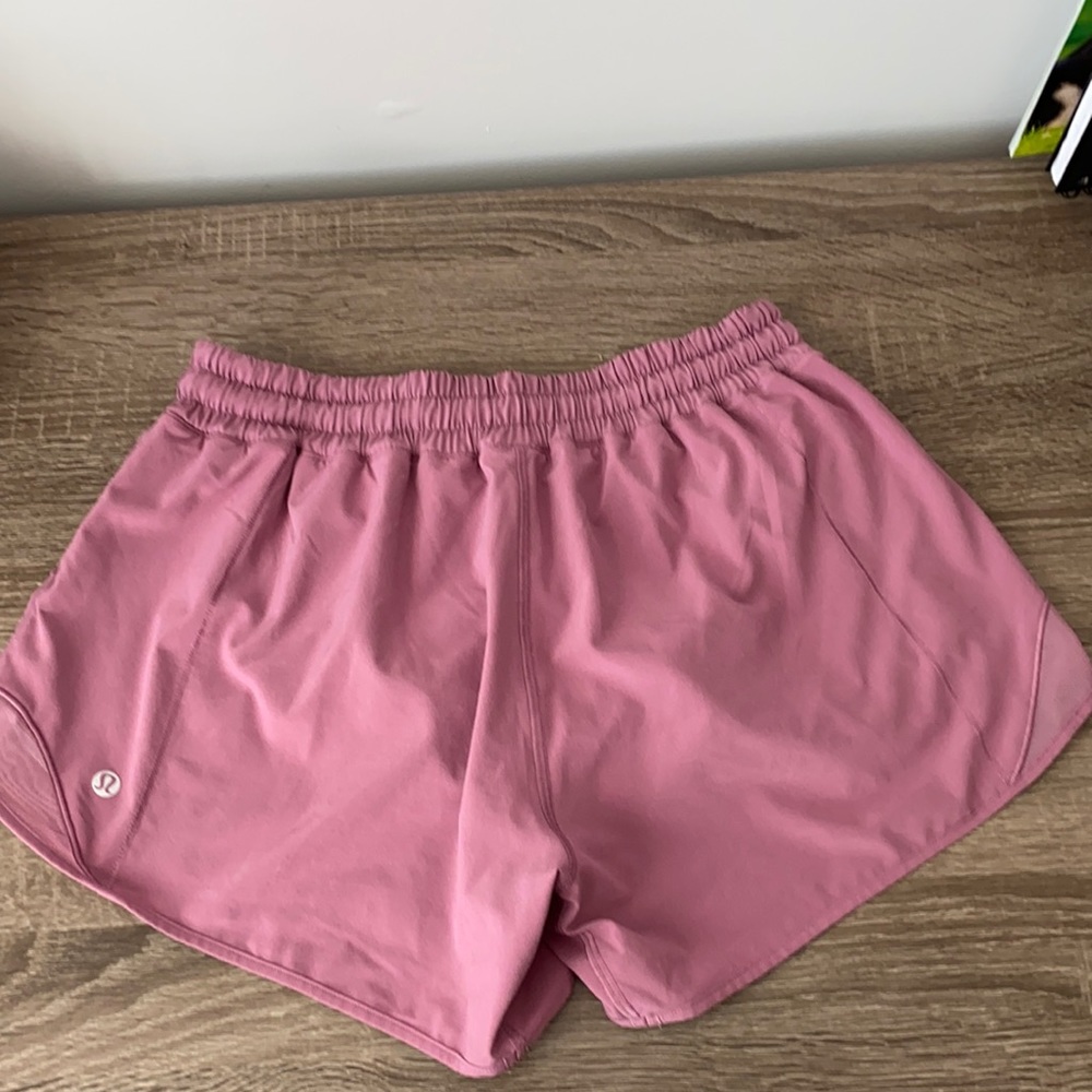 Lulu Lemon Hotty Hot short size 8